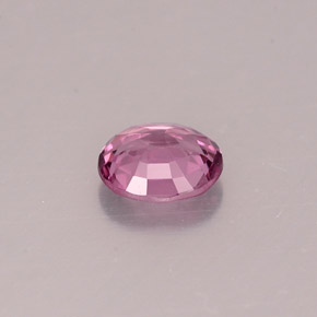 0.63カラットの天然パープルスピネル（5.8×4.9 mm・オーバルカット）