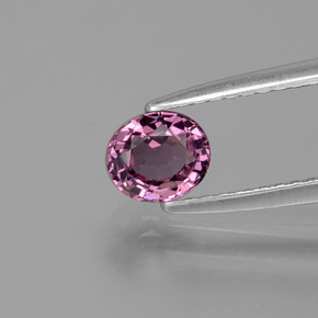 0.59カラットの天然パープルスピネル（5.4×4.7 mm・オーバルカット）