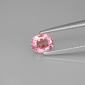 0.63カラットの天然ローズピンクスピネル（5.6×4.7 mm・オーバルカット）