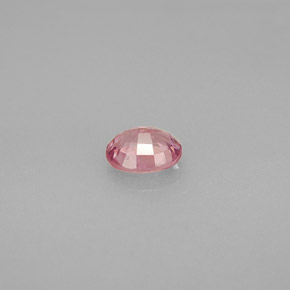 0.63カラットの天然ローズピンクスピネル（5.6×4.7 mm・オーバルカット）