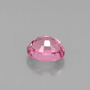 0.67カラットの天然ピンクスピネル（5.4×4.5 mm・オーバルカット）