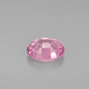0.88カラットの天然バイオレットピンクスピネル（6.4×5.3 mm・オーバルカット）