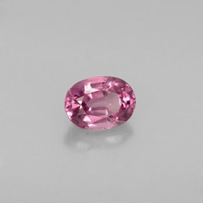 0.64カラットの天然パープルスピネル（5.6×4.2 mm・オーバルカット）
