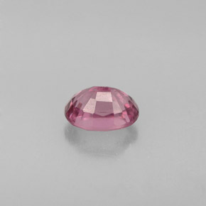 0.64カラットの天然パープルスピネル（5.6×4.2 mm・オーバルカット）
