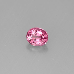 0.58カラットの天然バイオレットピンクスピネル（5.1×4.3 mm・オーバルカット）