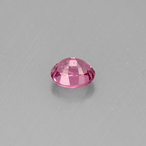 0.58カラットの天然バイオレットピンクスピネル（5.1×4.3 mm・オーバルカット）