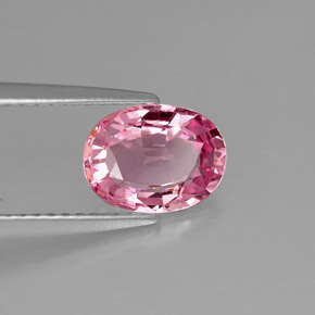 1.48カラットの天然ピンクスピネル（8.3×6.2 mm・オーバルカット）