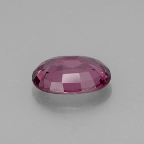 1.98カラットの天然ピンクがかった紫スピネル（8.5×6.6 mm・オーバルカット）