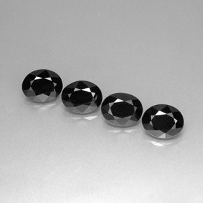 カラットの天然黒スピネル（8.9×7.1 mm・オーバルカット）