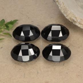 カラットの天然黒スピネル（8.8×7 mm・オーバルカット）