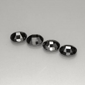 カラットの天然黒スピネル（8.9×7.2 mm・オーバルカット）