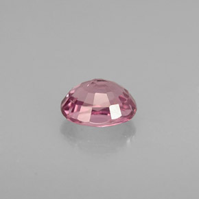 0.74カラットの天然ピンクがかった紫スピネル（5.7×4.6 mm・オーバルカット）
