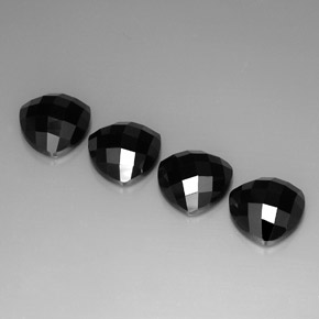 カラットの天然黒スピネル（10×9.9 mm・トリリアント）