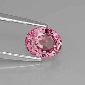 1.24カラットの天然ピンクスピネル（7.1×6 mm・オーバルカット）