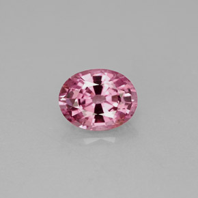 1.21カラットの天然ピンクスピネル（7.3×5.8 mm・オーバルカット）