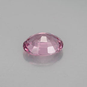 1.50カラットの天然紫がかったピンクスピネル（8×6.2 mm・オーバルカット）
