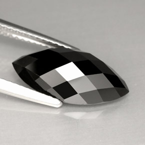 4.91カラットの天然黒スピネル（16×8.1 mm・マーキス）