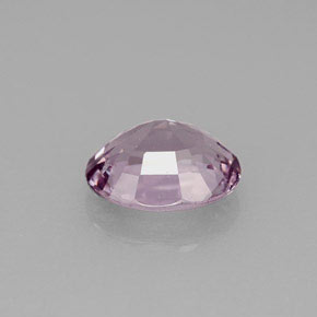 1.65カラットの天然パープルスピネル（8.2×6.4 mm・オーバルカット）