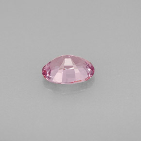 0.93カラットの天然ピンクスピネル（7.1×5.2 mm・オーバルカット）