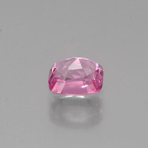 0.60カラットの天然バイオレットピンクスピネル（5×4.2 mm・クッションカット）