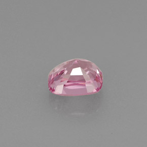 0.67カラットの天然ピンクスピネル（5.3×4.5 mm・クッションカット）