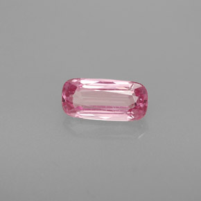 0.80カラットの天然ピンクスピネル（7.6×3.6 mm・クッションカット）