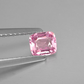 0.42カラットの天然ピンクスピネル（4.6×4 mm・クッションカット）