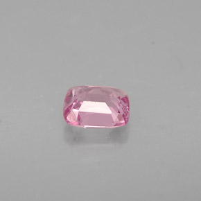 0.42カラットの天然ピンクスピネル（4.6×4 mm・クッションカット）