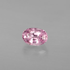 0.75カラットの天然バイオレットピンクスピネル（6.1×4.2 mm・オーバルカット）