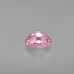 0.75カラットの天然バイオレットピンクスピネル（6.1×4.2 mm・オーバルカット）