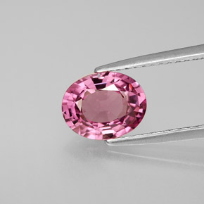 1.69カラットの天然バイオレットピンクスピネル（8.4×6.6 mm・オーバルカット）