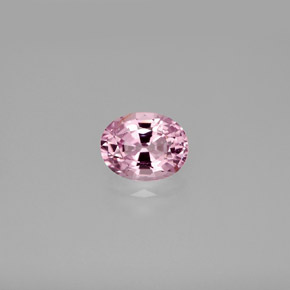 0.97カラットの天然ピンクスピネル（6.9×5.4 mm・オーバルカット）