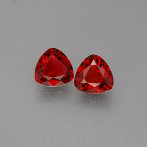 カラットの天然レッドスピネル（5.1×5 mm・トリリアント）