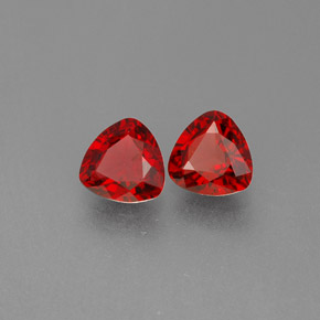 カラットの天然レッドスピネル（5.1×5 mm・トリリアント）
