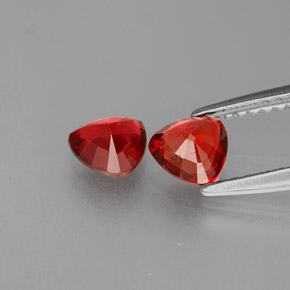 カラットの天然レッドスピネル（5.1×5 mm・トリリアント）