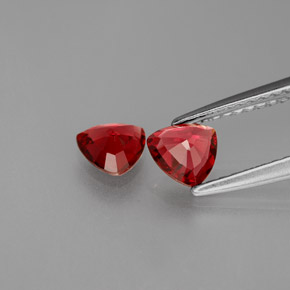 カラットの天然レッドスピネル（5.1×5.1 mm・トリリアント）
