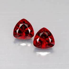 カラットの天然レッドスピネル（5.2×5.1 mm・トリリアント）