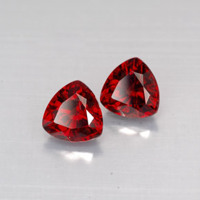 カラットの天然レッドスピネル（5.2×5.1 mm・トリリアント）