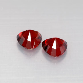 カラットの天然レッドスピネル（5.2×5.1 mm・トリリアント）