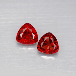 カラットの天然レッドスピネル（5×5 mm・トリリアント）