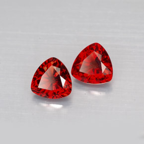 カラットの天然レッドスピネル（5×5 mm・トリリアント）