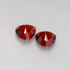 カラットの天然ディープレッドスピネル（5.1×5 mm・トリリアント）