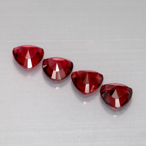 カラットの天然レッドスピネル（5.1×5 mm・トリリアント）