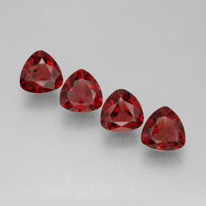 カラットの天然レッドスピネル（5.1×5.1 mm・トリリアント）