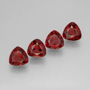 カラットの天然レッドスピネル（5.1×5.1 mm・トリリアント）