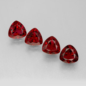 カラットの天然レッドスピネル（5.1×5.1 mm・トリリアント）