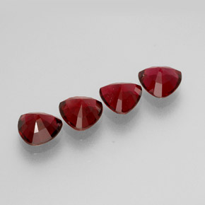 カラットの天然レッドスピネル（5.1×5.1 mm・トリリアント）