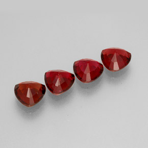 カラットの天然レッドスピネル（5.1×5.1 mm・トリリアント）