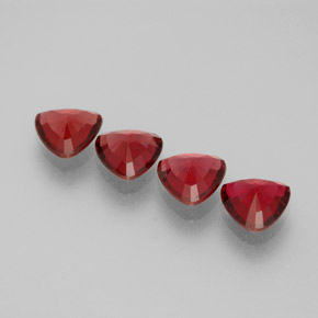 カラットの天然レッドスピネル（5.1×5.1 mm・トリリアント）