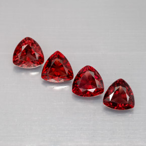 カラットの天然レッドスピネル（5.1×5.1 mm・トリリアント）